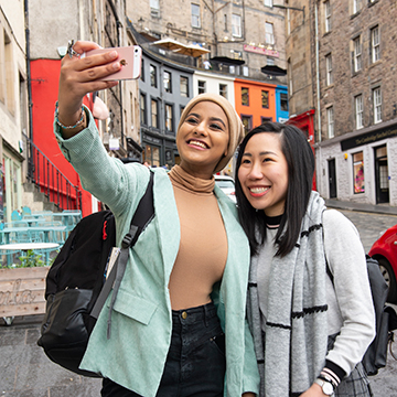 International students taking selfie together in Edinburgh street