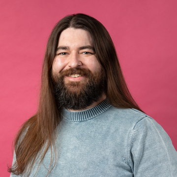 Headshot of staff member Tom Evans